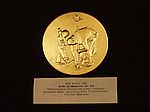 Bild 08 Große Goldmedaille, BUGA Berlin 1985, für Hervorragende Darstellung eines richtugnsweisenden Weges zum biologischen Pflanschutz