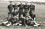 Abb 29 . Herr Weiß, untere Reihe links, mit der Fußballmannschaft von 1950 (Bild Krivka, O.)